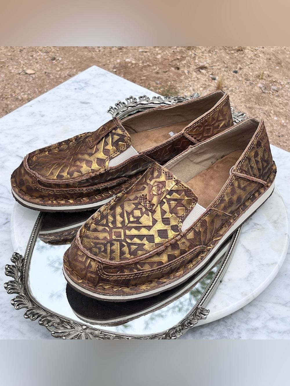 Ariat Cruisers Slip -On in the Copper Gold Blanket Embossed Style, 7.5